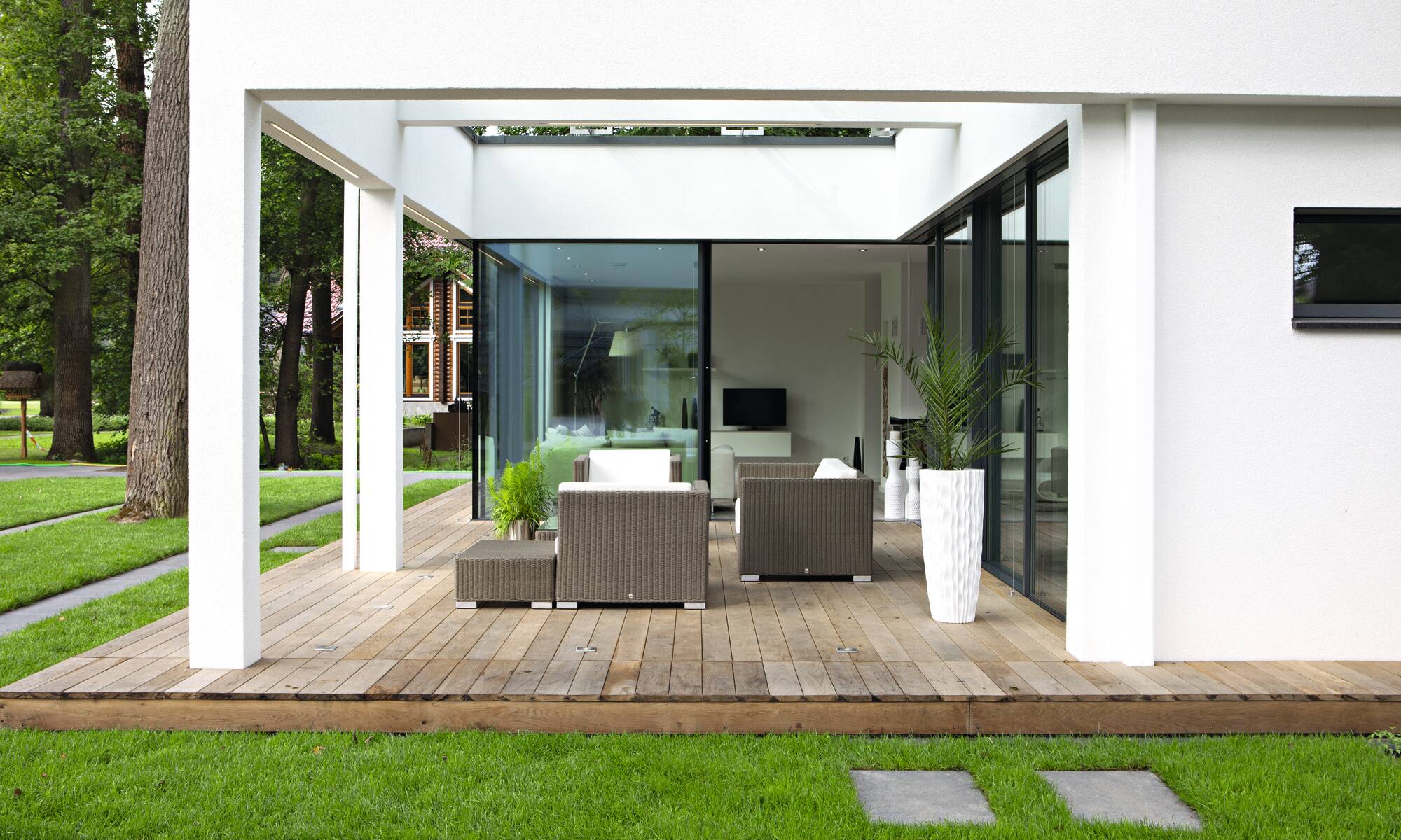 Contemporary Bauhaus style prefab bungalow